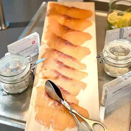 Hotel Scotty & Emily