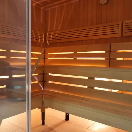 Hotel Scotty & Emily