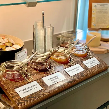 Scotty & Emily Hotell