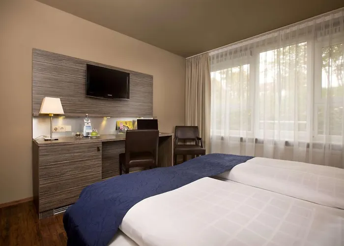 Scotty & Emily Hotel