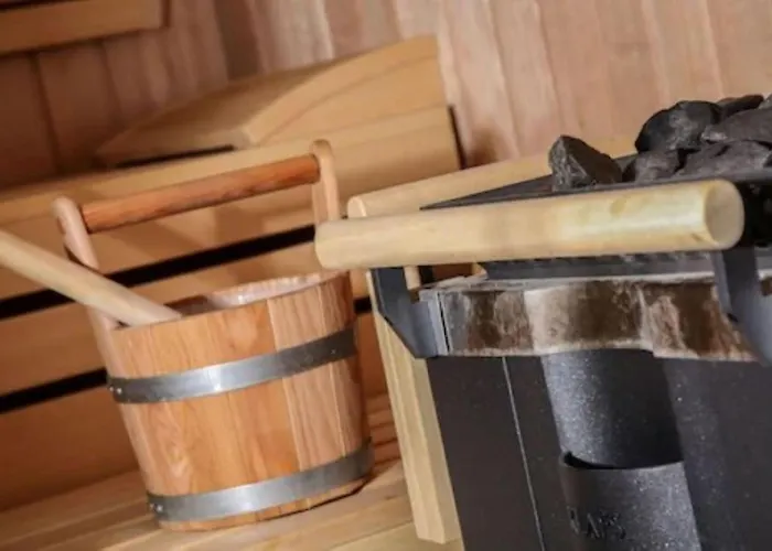 Scotty & Emily Hotell