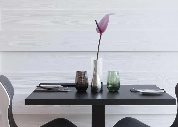 Scotty & Emily Hotel 4*