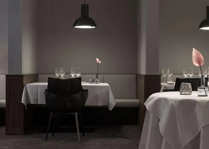 Hotel Scotty & Emily