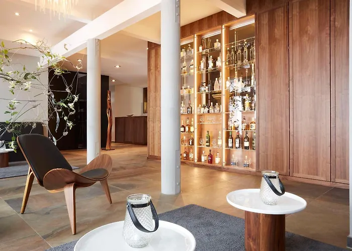 Scotty & Emily Hotel