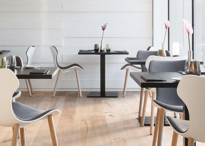 Hotel Scotty & Emily