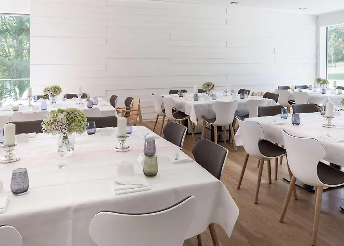 Scotty & Emily Hotel 4*