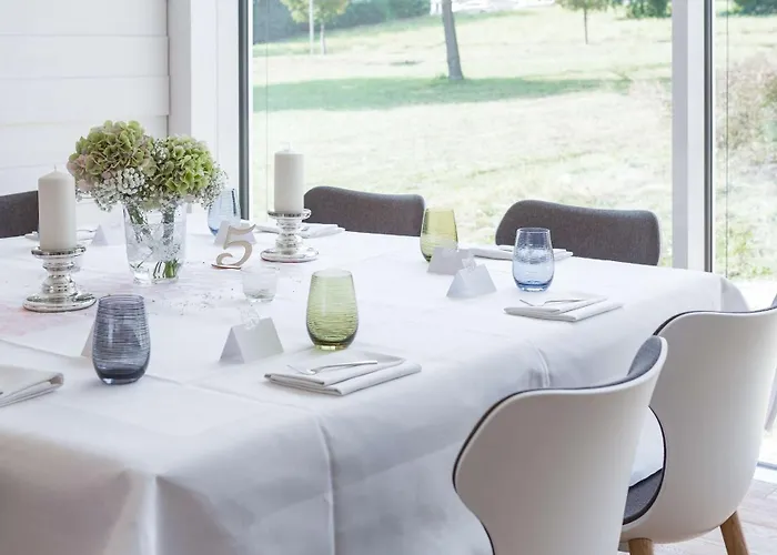 Scotty & Emily Hotel