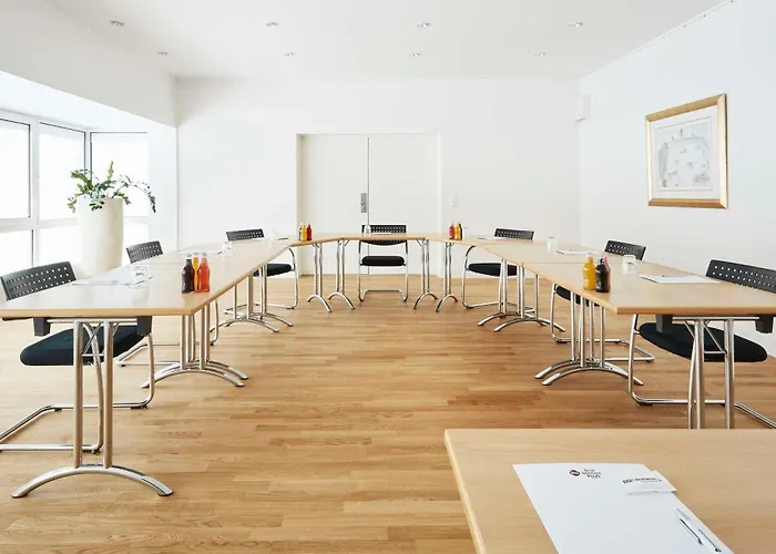 Scotty & Emily Hotel 4*